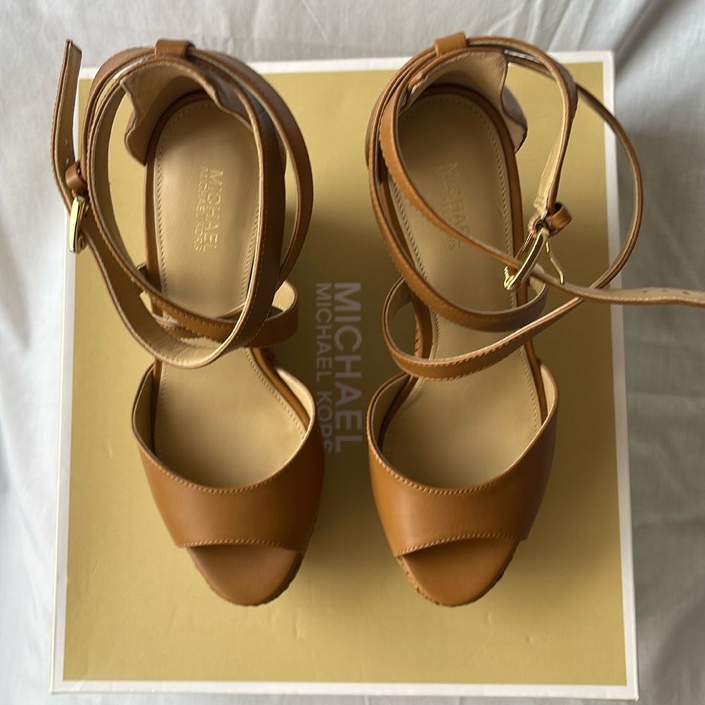 Michael Kors Gabriella Wedge, Color Acorn
